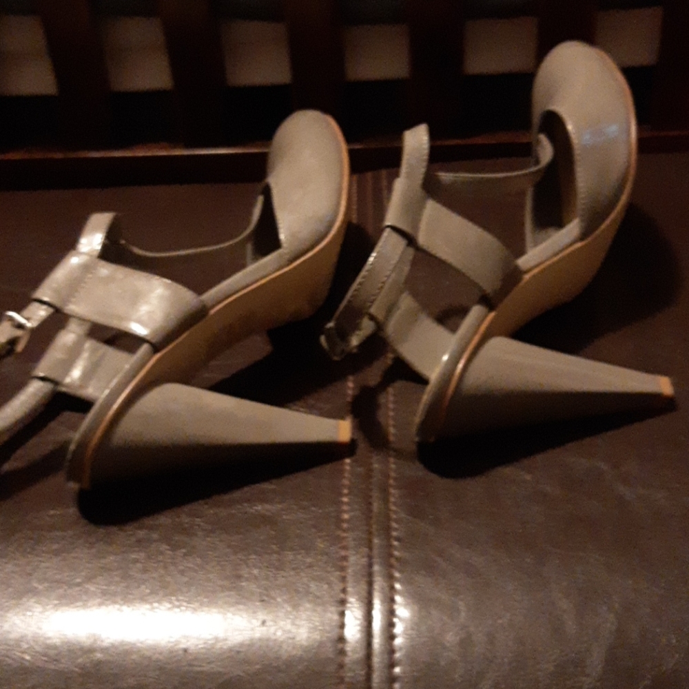 Shoes - Picture 2 of 4